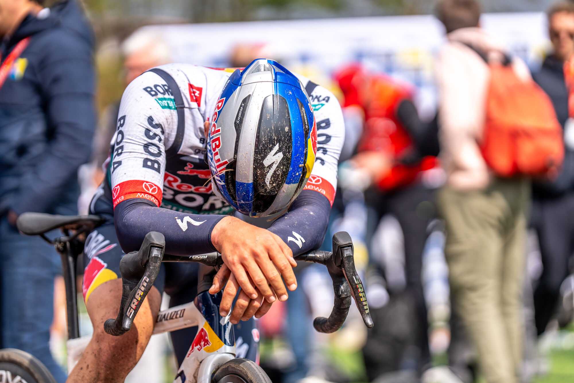 Red Bull – BORA – hansgrohe (13/14)